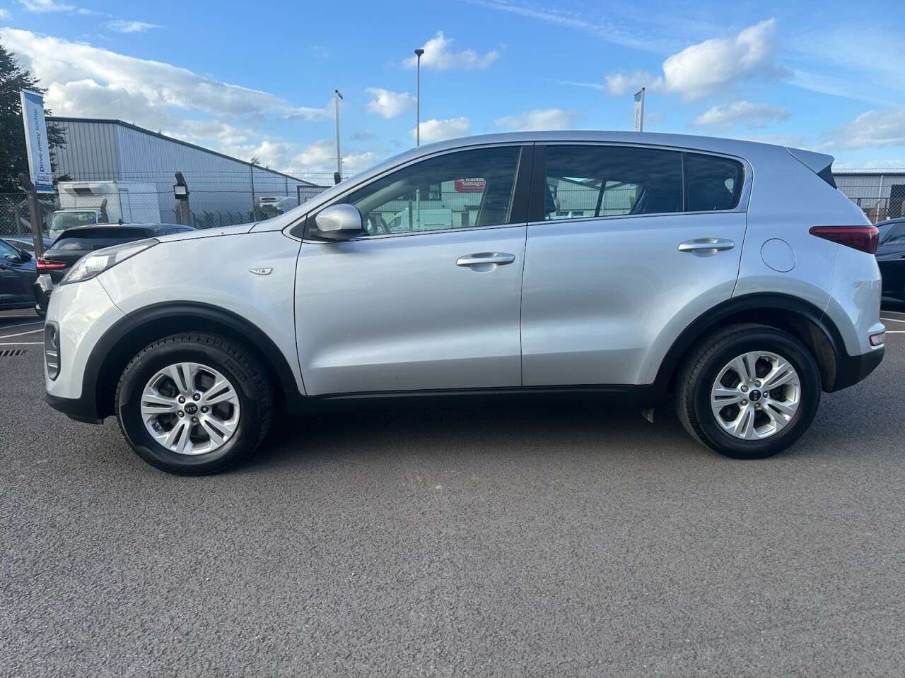 A 2017 KIA SPORTAGE 1.6 GDi 1 SUV 5dr Petrol Manual Euro 6 (s/s) (130 bhp) A 2017 KIA SPORTAGE 1.6 GDi 1 SUV 5dr Petrol Manual Euro 6 (s/s) (130 bhp)