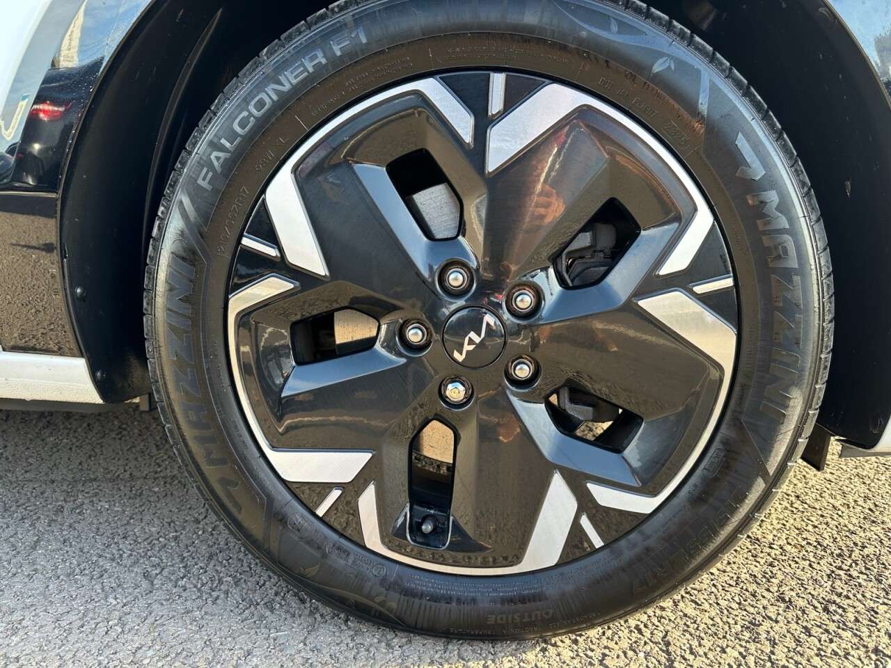 A 2022 KIA NIRO 64.8kWh 4 SUV 5dr Electric Auto (201 bhp) REVERSING CAMERA, CARPLAY A 2022 KIA NIRO 64.8kWh 4 SUV 5dr Electric Auto (201 bhp) REVERSING CAMERA, CARPLAY