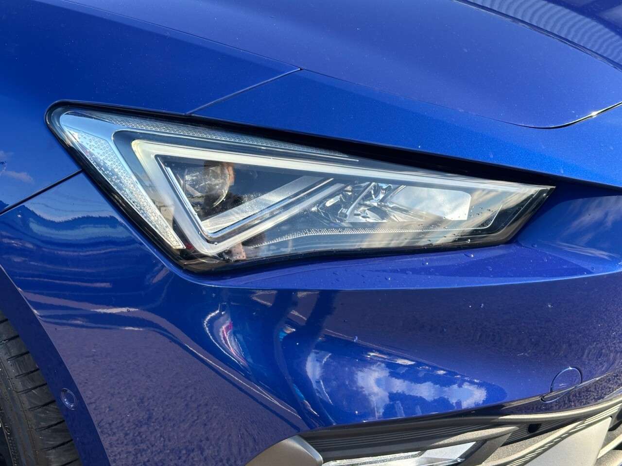 A 2021 SEAT LEON 1.5 eTSI MHEV FR Sport Hatchback 5dr Petrol Hybrid DSG Euro 6 (s/s) (150 ps A 2021 SEAT LEON 1.5 eTSI MHEV FR Sport Hatchback 5dr Petrol Hybrid DSG Euro 6 (s/s) (150 ps