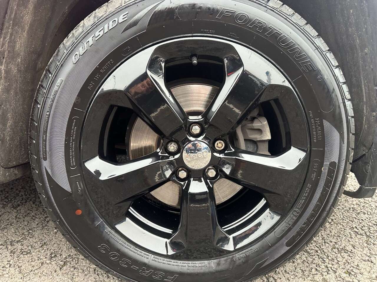 A 2019 JEEP COMPASS 1.4T MultiAirII Longitude SUV 5dr Petrol Manual Euro 6 (s/s) (140 ps) HALF A 2019 JEEP COMPASS 1.4T MultiAirII Longitude SUV 5dr Petrol Manual Euro 6 (s/s) (140 ps) HALF