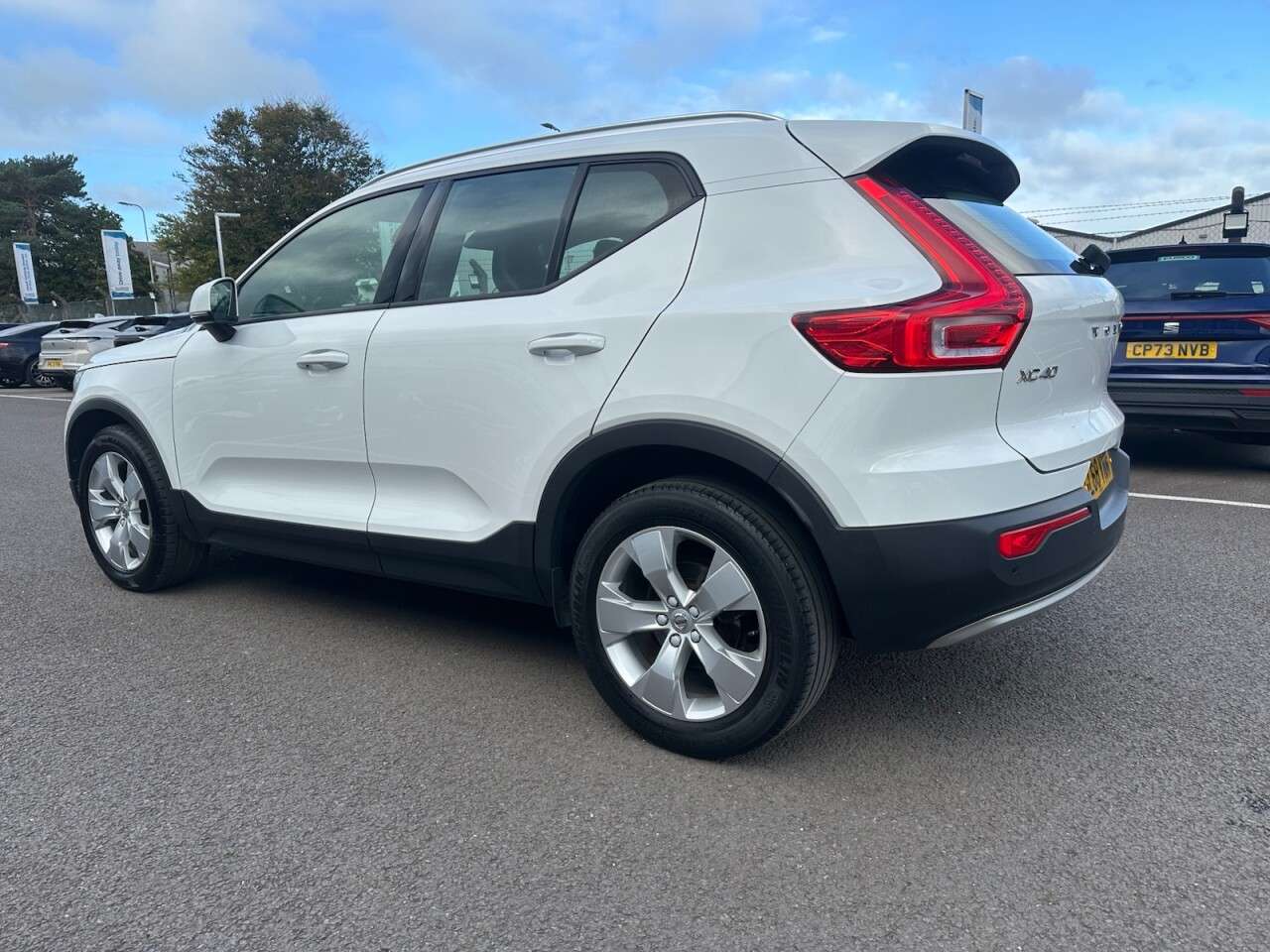 A 2019 VOLVO XC40 2.0 D3 Momentum SUV 5dr Diesel Auto Euro 6 (s/s) (150 ps) A 2019 VOLVO XC40 2.0 D3 Momentum SUV 5dr Diesel Auto Euro 6 (s/s) (150 ps)