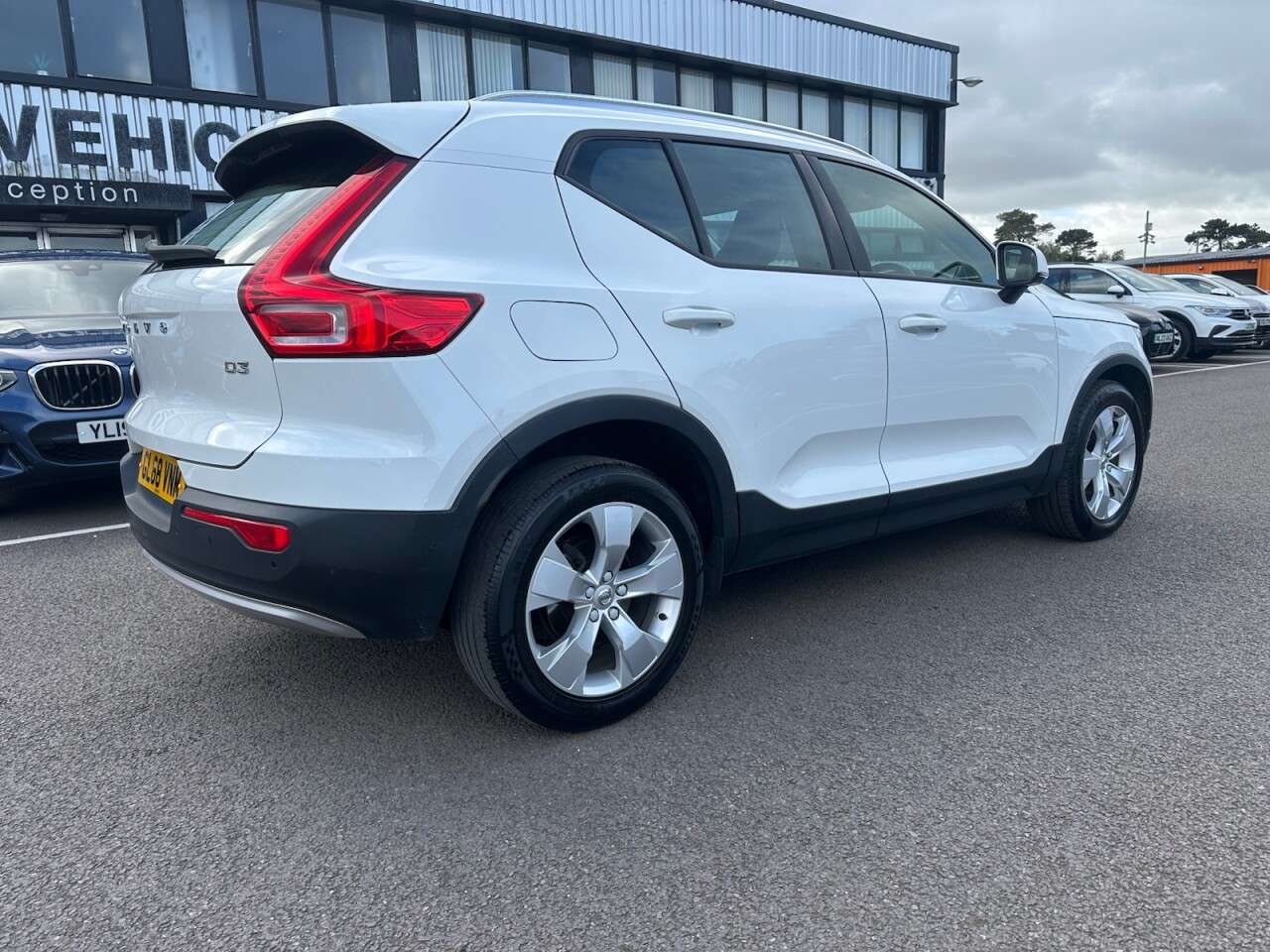A 2019 VOLVO XC40 2.0 D3 Momentum SUV 5dr Diesel Auto Euro 6 (s/s) (150 ps) A 2019 VOLVO XC40 2.0 D3 Momentum SUV 5dr Diesel Auto Euro 6 (s/s) (150 ps)