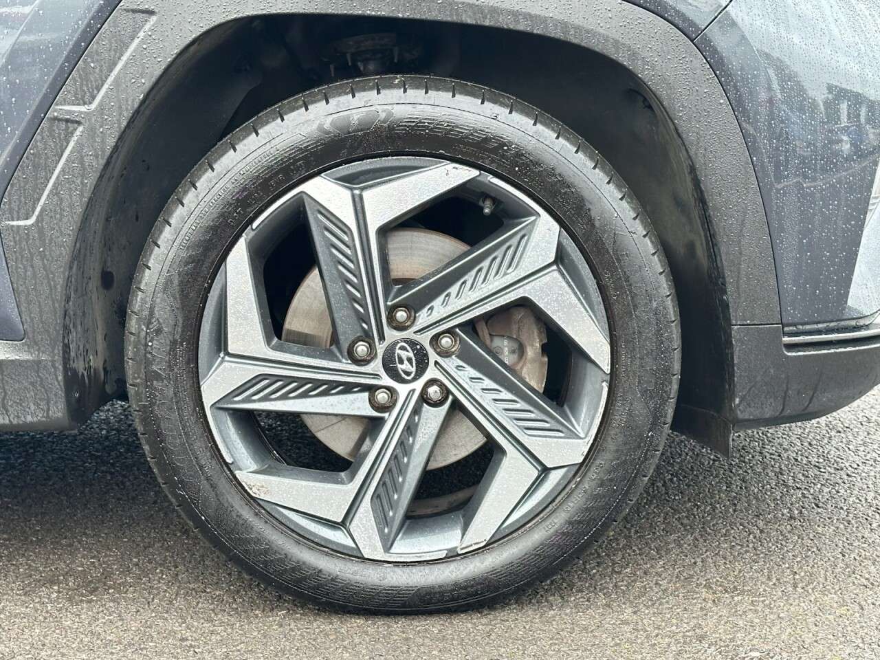 A 2022 HYUNDAI TUCSON 1.6 T-GDi 13.8kWh Premium SUV 5dr Petrol Plug-in Hybrid Auto 4WD Euro 6 (s/ A 2022 HYUNDAI TUCSON 1.6 T-GDi 13.8kWh Premium SUV 5dr Petrol Plug-in Hybrid Auto 4WD Euro 6 (s/