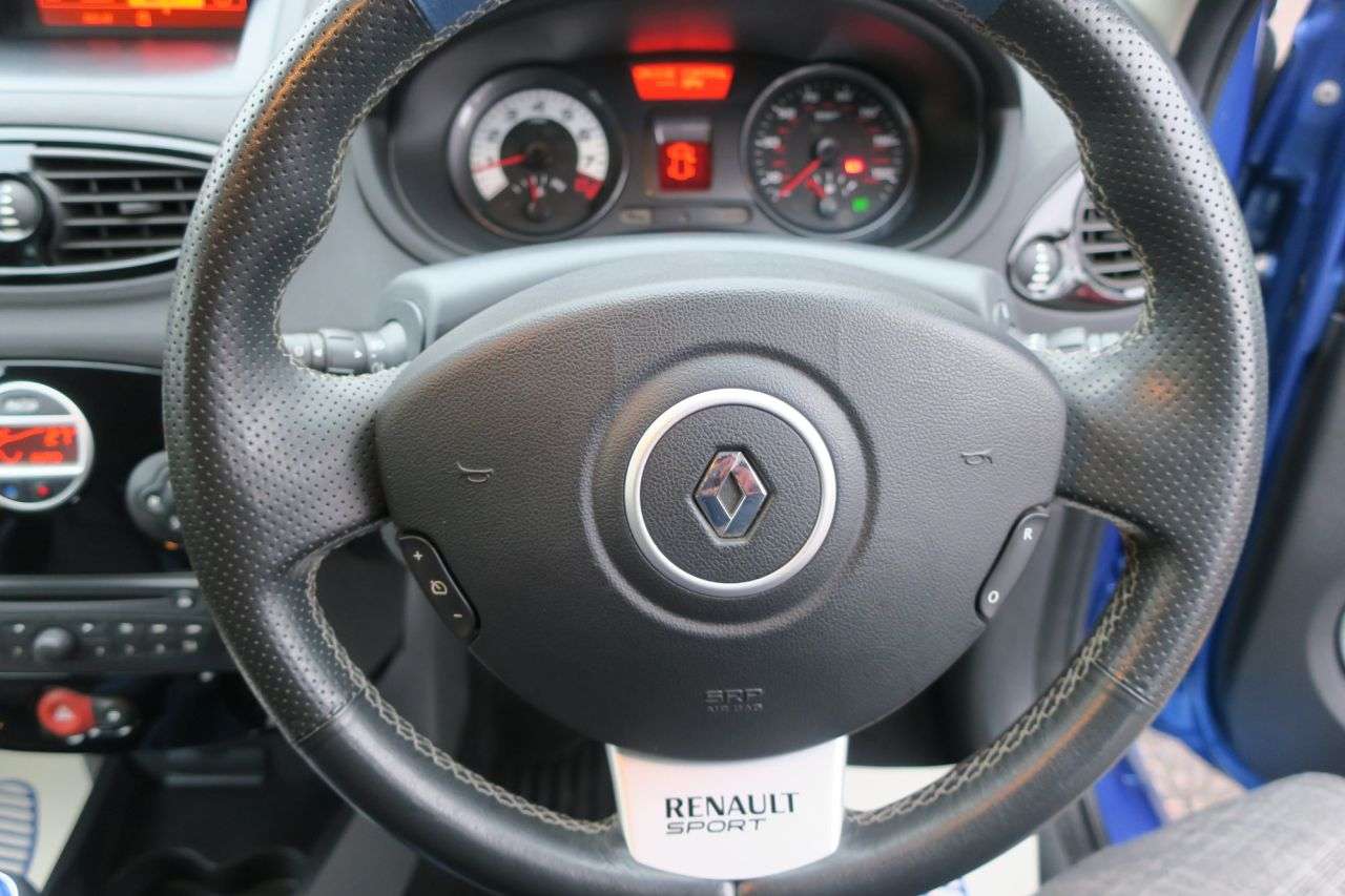 2011 RENAULT CLIO 2011 RENAULT CLIO