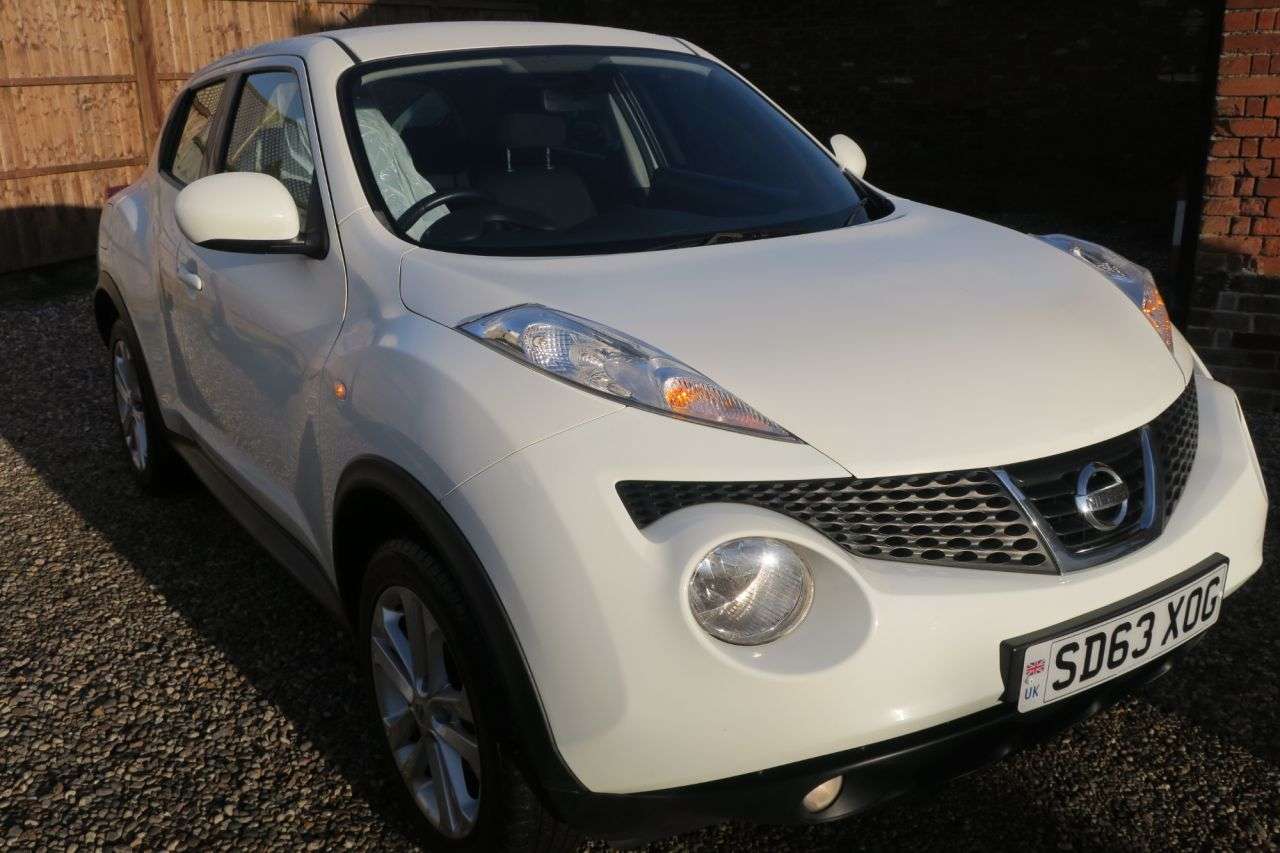 A 2013 NISSAN JUKE 1.6 Acenta SUV 5dr Petrol Manual Euro 5 (s/s) (117 ps) HIGH SPEC A 2013 NISSAN JUKE 1.6 Acenta SUV 5dr Petrol Manual Euro 5 (s/s) (117 ps) HIGH SPEC