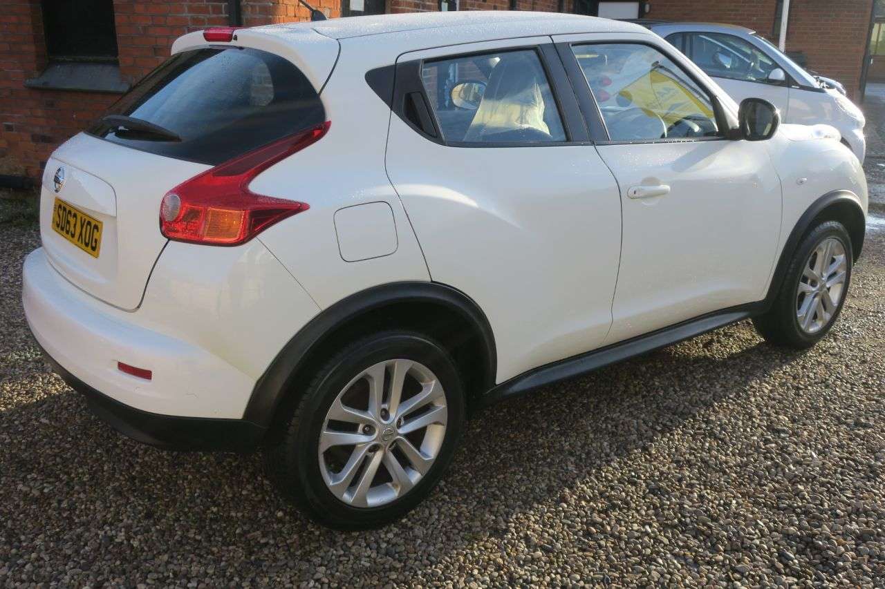 A 2013 NISSAN JUKE 1.6 Acenta SUV 5dr Petrol Manual Euro 5 (s/s) (117 ps) HIGH SPEC A 2013 NISSAN JUKE 1.6 Acenta SUV 5dr Petrol Manual Euro 5 (s/s) (117 ps) HIGH SPEC