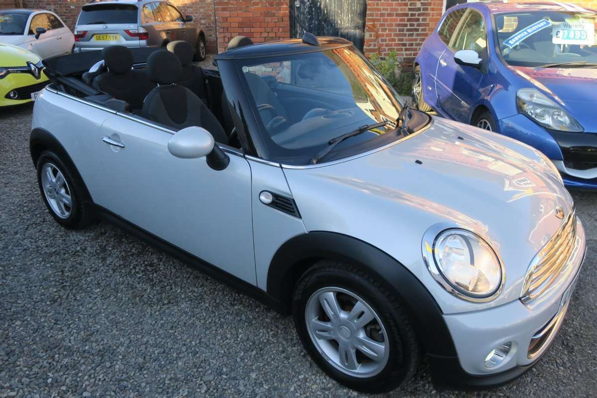 Check out this Mini Convertible 2015 Petrol Manual