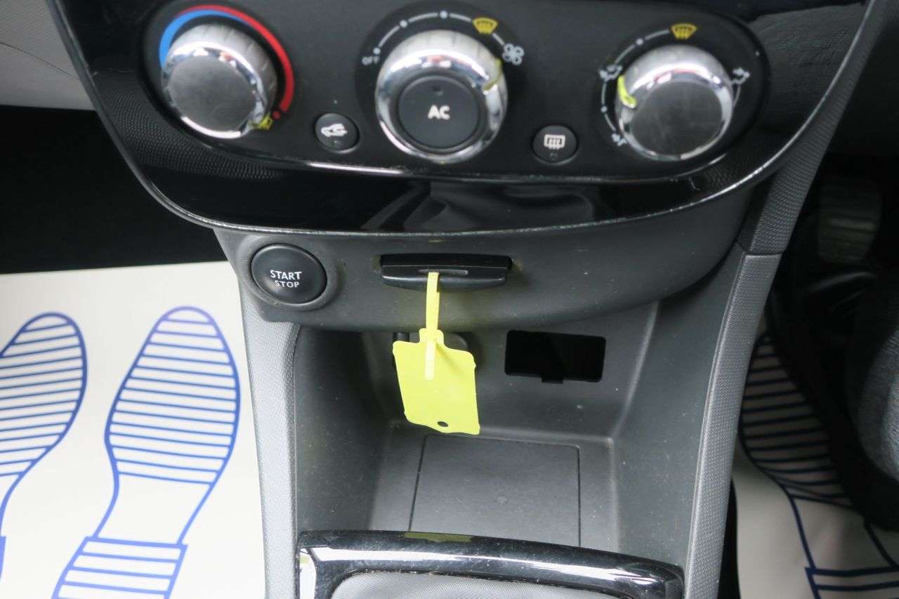 2013 RENAULT CLIO 2013 RENAULT CLIO