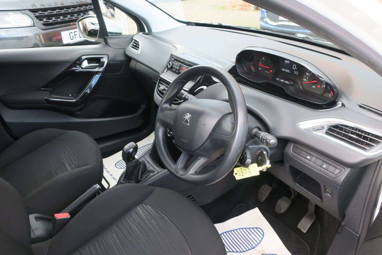 2013 PEUGEOT 208 2013 PEUGEOT 208