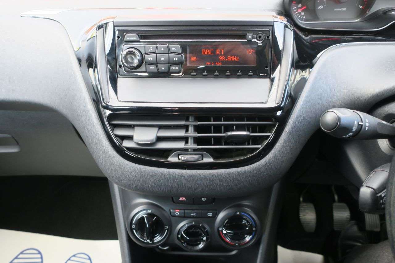 2013 PEUGEOT 208 2013 PEUGEOT 208