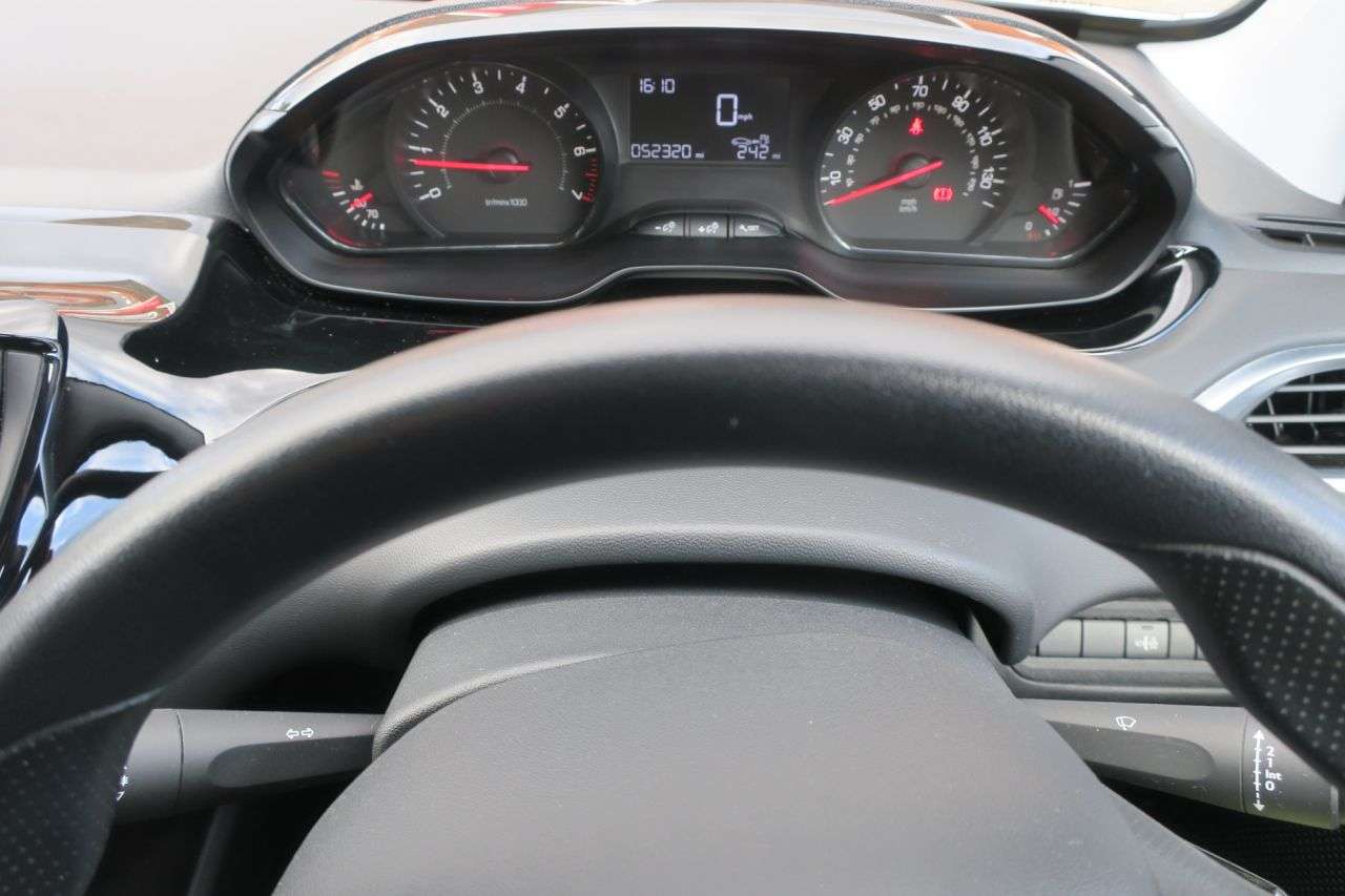 2013 PEUGEOT 208 2013 PEUGEOT 208