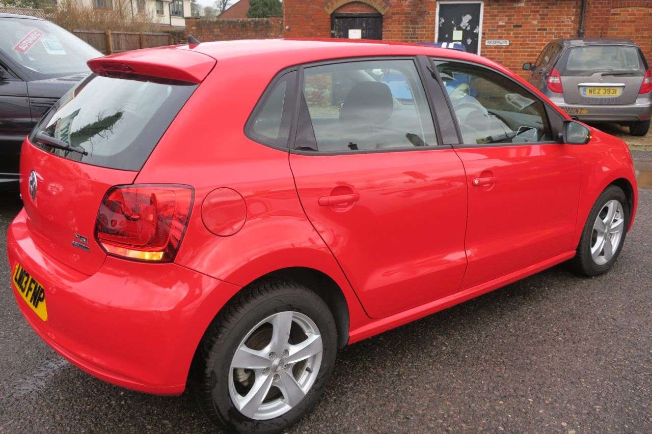 A 2013 VOLKSWAGEN POLO AUTOMATIC 1200 A 2013 VOLKSWAGEN POLO AUTOMATIC 1200