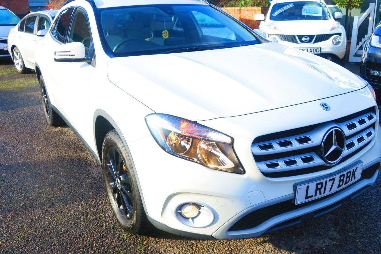 A 2017 MERCEDES-BENZ 180 2.1 GLA200d SE SUV 5dr Diesel Manual Euro 6 (s/s) (136 ps) SERVICE HISTORY A 2017 MERCEDES-BENZ 180 2.1 GLA200d SE SUV 5dr Diesel Manual Euro 6 (s/s) (136 ps) SERVICE HISTORY