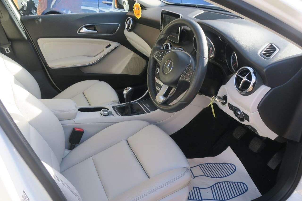 2017 MERCEDES-BENZ 180 2017 MERCEDES-BENZ 180