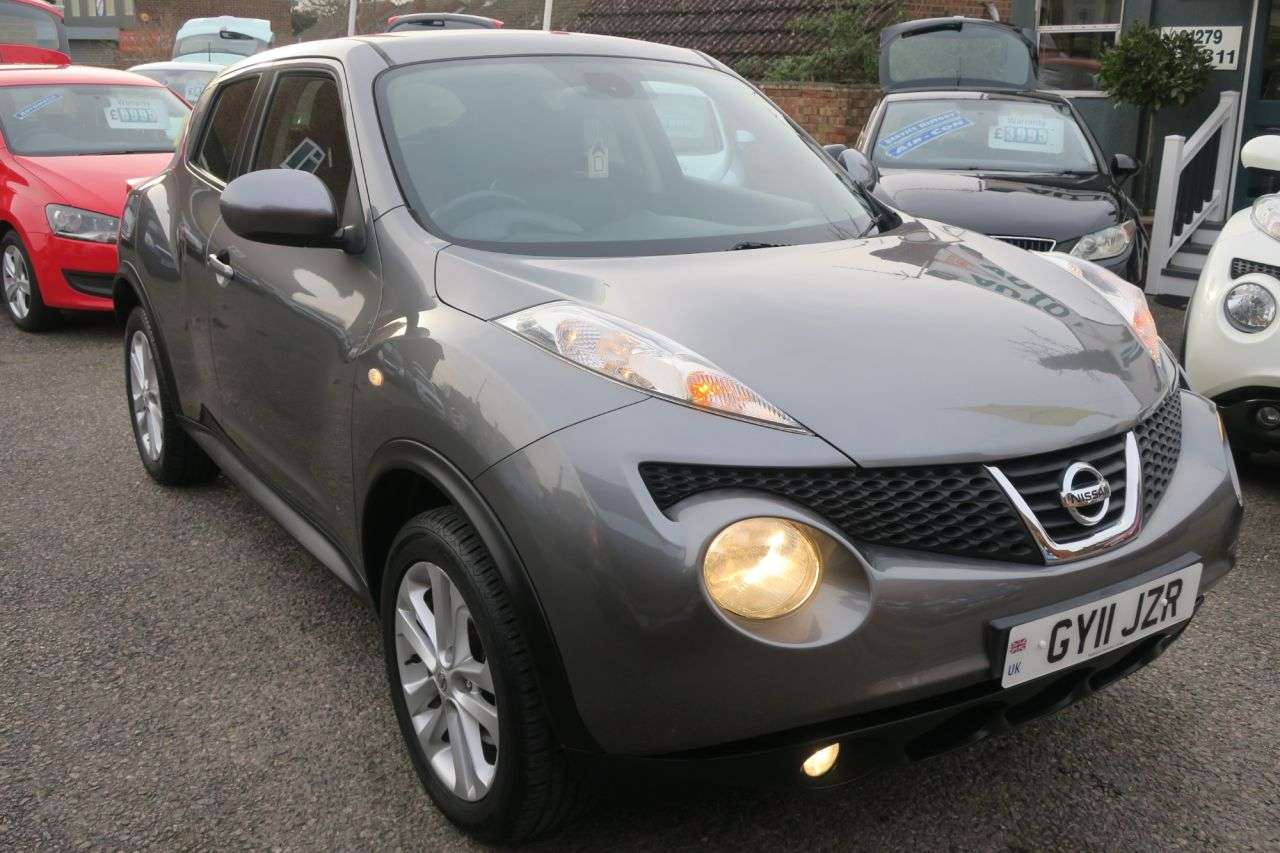 A 2011 NISSAN JUKE 1.6 DIG-T Tekna SUV 5dr Petrol Manual Euro 5 (190 ps) 38k SERVICE HISTORY A 2011 NISSAN JUKE 1.6 DIG-T Tekna SUV 5dr Petrol Manual Euro 5 (190 ps) 38k SERVICE HISTORY