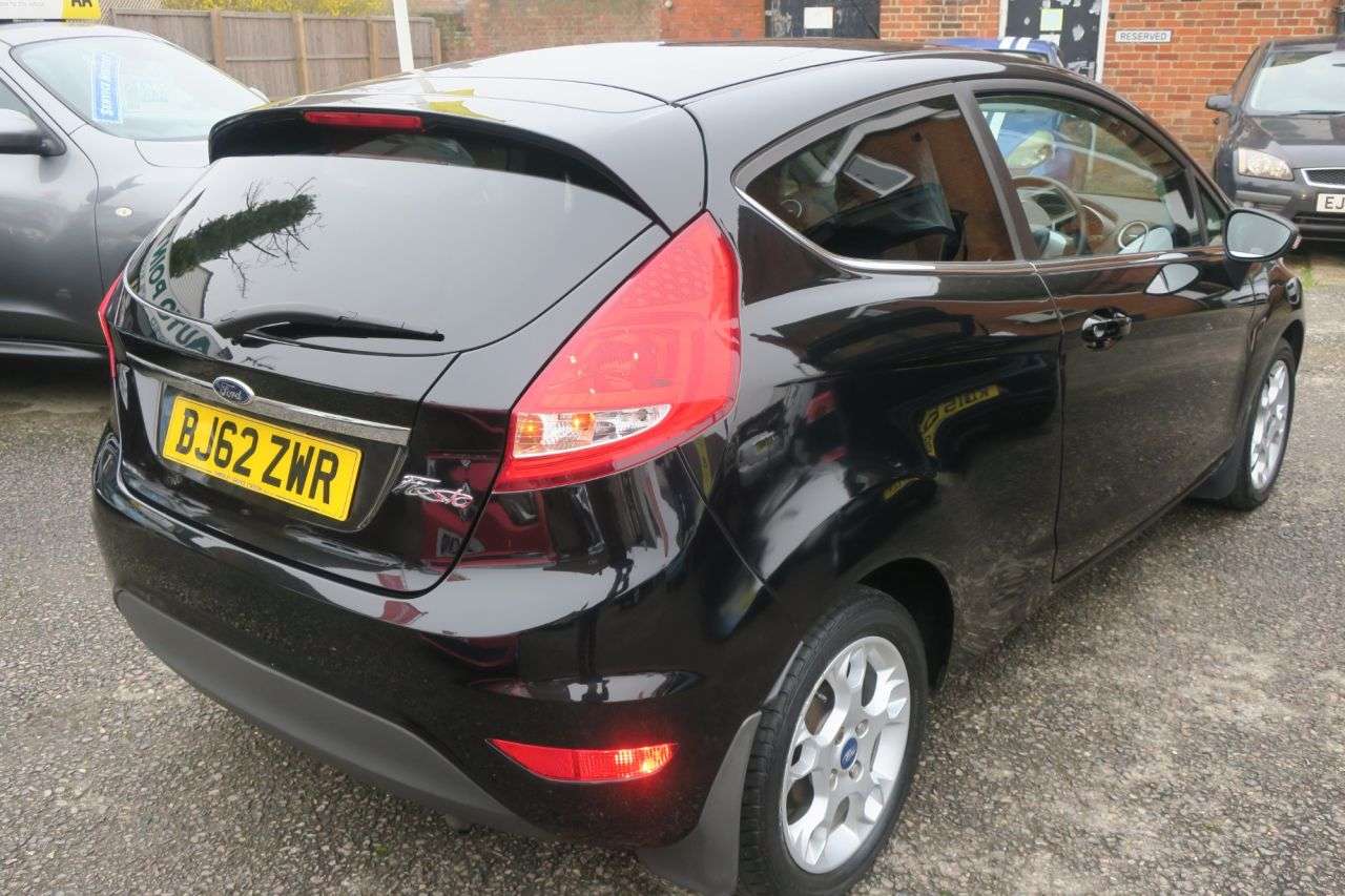 A 2012 FORD FIESTA 1.25 Zetec Hatchback 3dr Petrol Manual Euro 5 (82 ps) SERVICE HISTORY A 2012 FORD FIESTA 1.25 Zetec Hatchback 3dr Petrol Manual Euro 5 (82 ps) SERVICE HISTORY