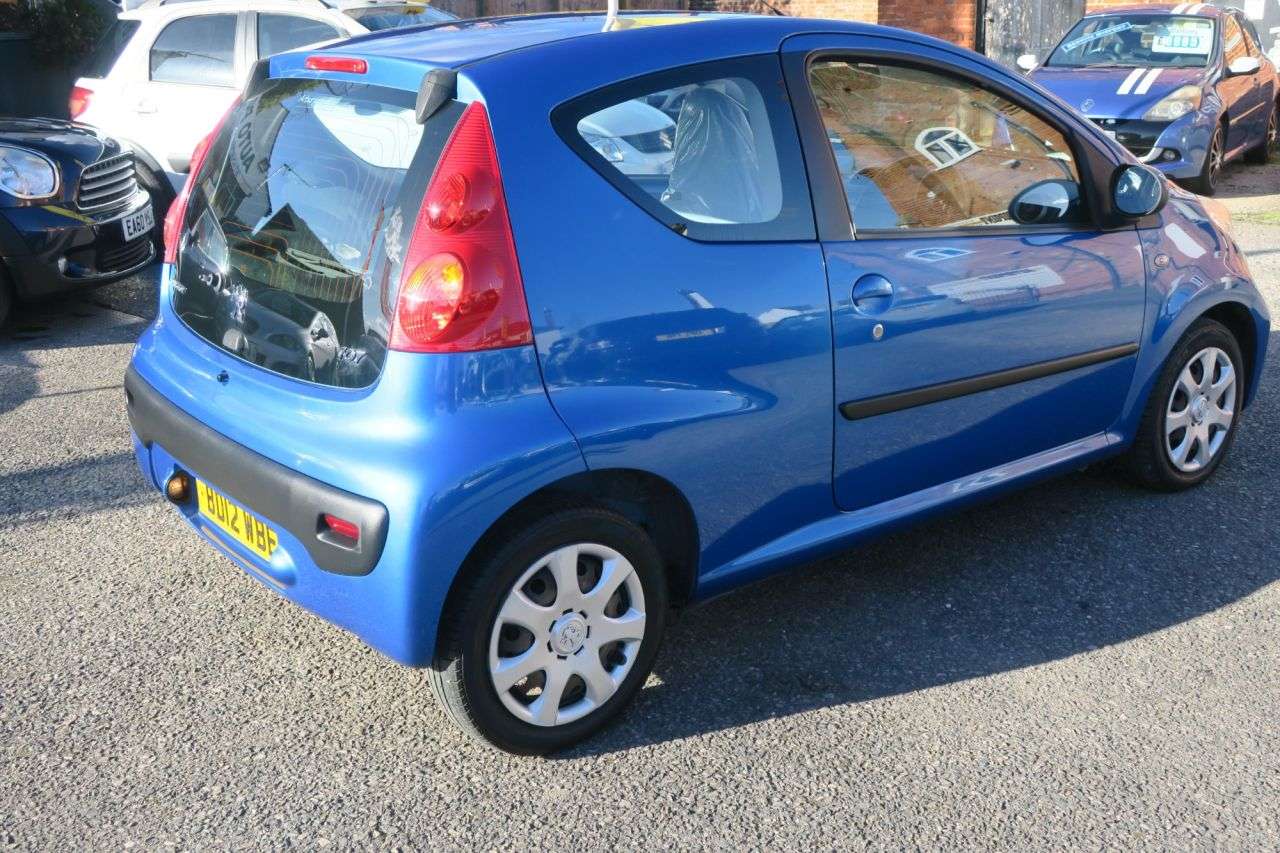A 2012 PEUGEOT 107 1.0 12V Urban Hatchback 3dr Petrol Manual Euro 5 (68 ps) A 2012 PEUGEOT 107 1.0 12V Urban Hatchback 3dr Petrol Manual Euro 5 (68 ps)
