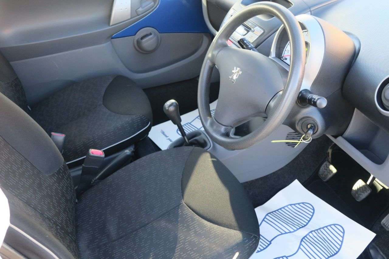 2012 PEUGEOT 107 2012 PEUGEOT 107