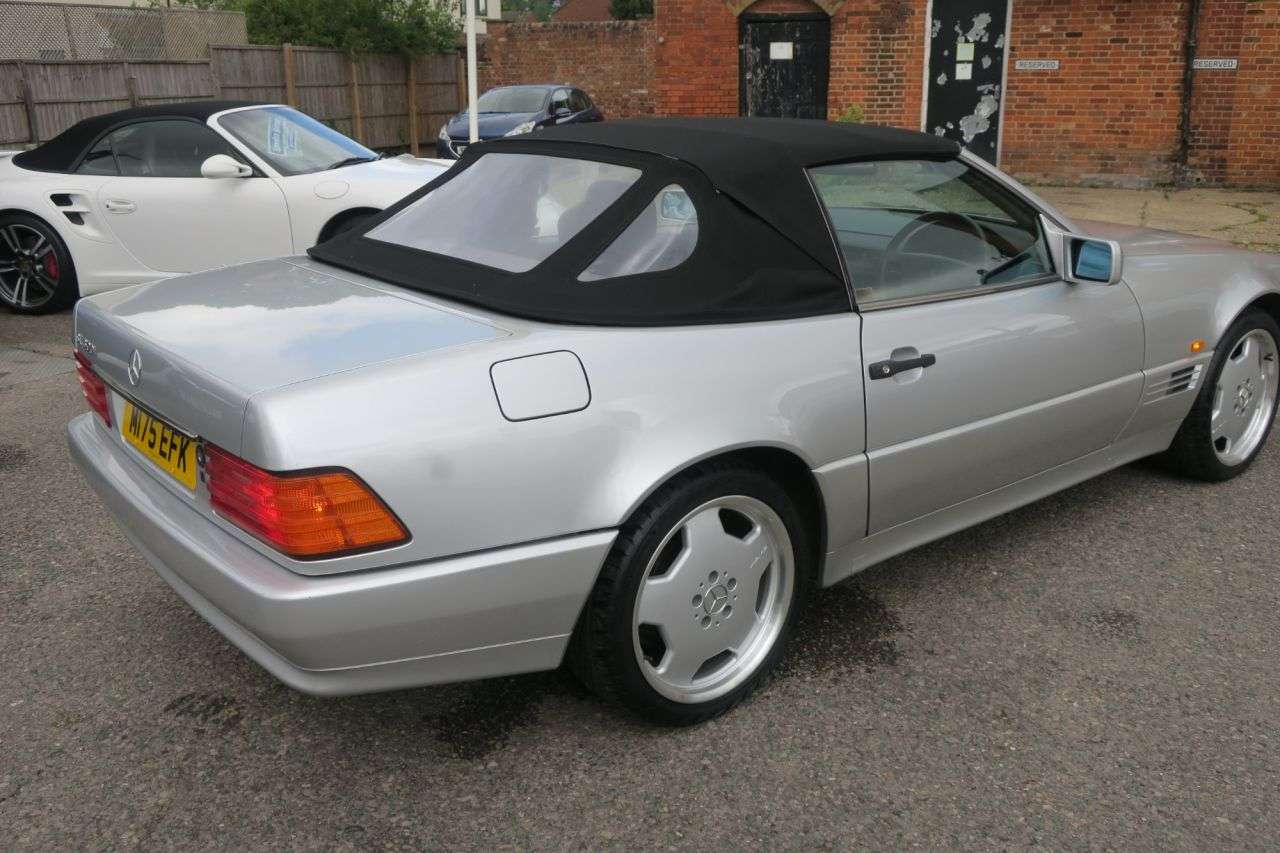 A 1994 MERCEDES-BENZ SL A 1994 MERCEDES-BENZ SL