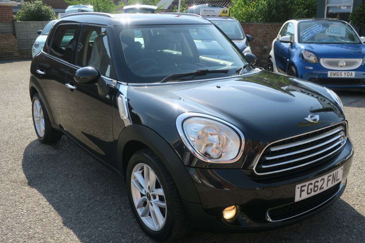 A 2012 MINI COUNTRYMAN 1.6 Cooper SUV 5dr Petrol Manual Euro 5 (s/s) (122 ps) SERVICE HISTORY A 2012 MINI COUNTRYMAN 1.6 Cooper SUV 5dr Petrol Manual Euro 5 (s/s) (122 ps) SERVICE HISTORY