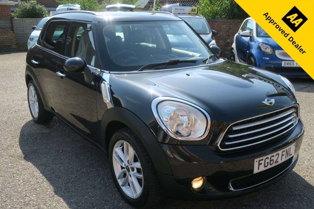 A 2012 MINI COUNTRYMAN 1.6 Cooper SUV 5dr Petrol Manual Euro 5 (s/s) (122 ps) SERVICE HISTORY A 2012 MINI COUNTRYMAN 1.6 Cooper SUV 5dr Petrol Manual Euro 5 (s/s) (122 ps) SERVICE HISTORY