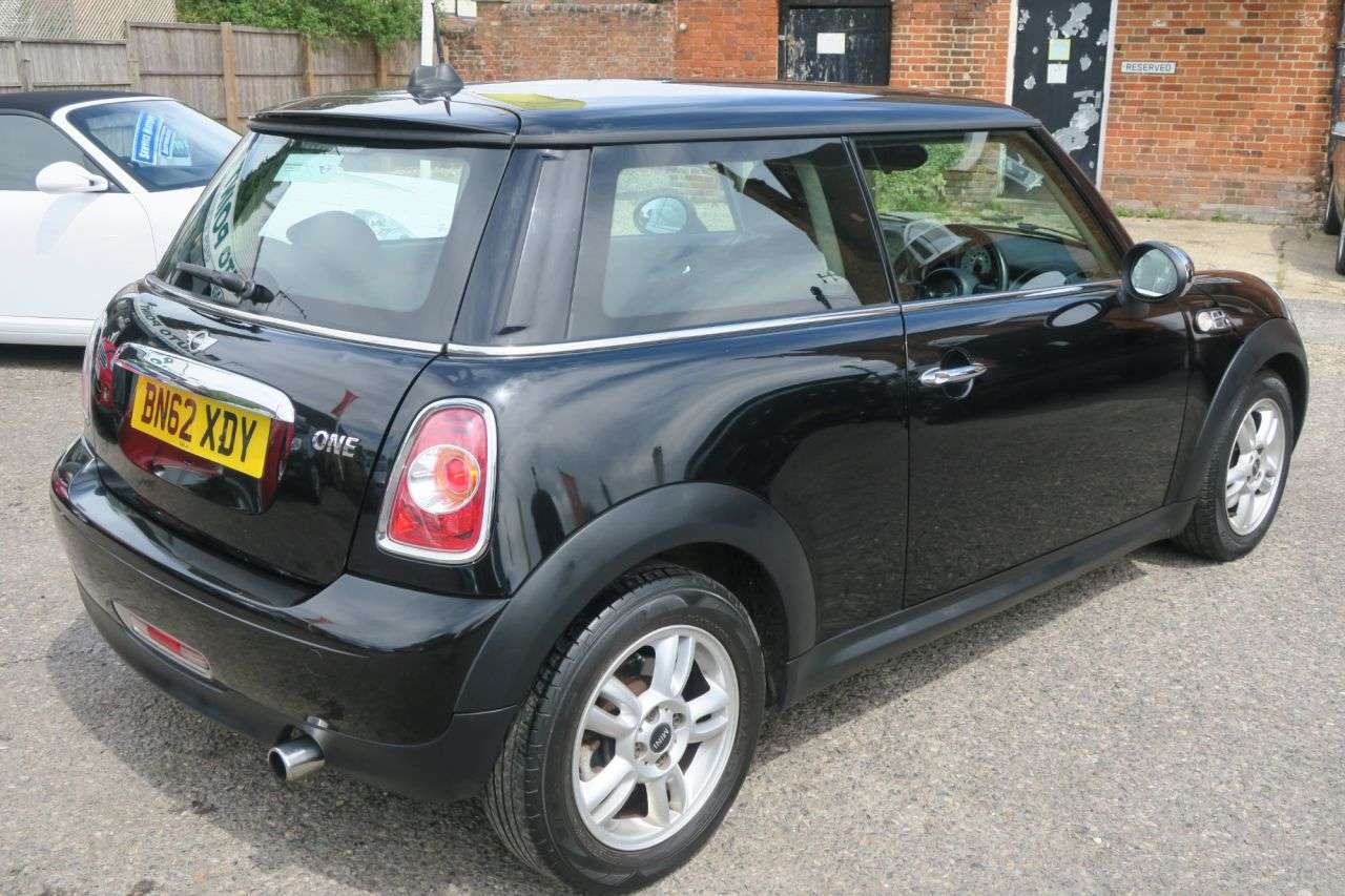 A 2012 MINI HATCH 1.6 One Hatchback 3dr Petrol Manual Euro 5 (98 ps) A 2012 MINI HATCH 1.6 One Hatchback 3dr Petrol Manual Euro 5 (98 ps)