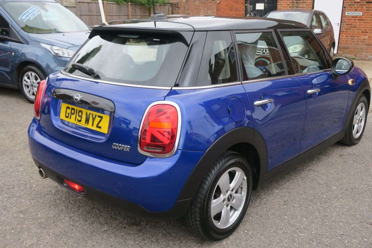 A 2019 MINI HATCH 1.5 Cooper Classic Hatchback 5dr Petrol Steptronic Euro 6 (s/s) (136 ps) AU A 2019 MINI HATCH 1.5 Cooper Classic Hatchback 5dr Petrol Steptronic Euro 6 (s/s) (136 ps) AU