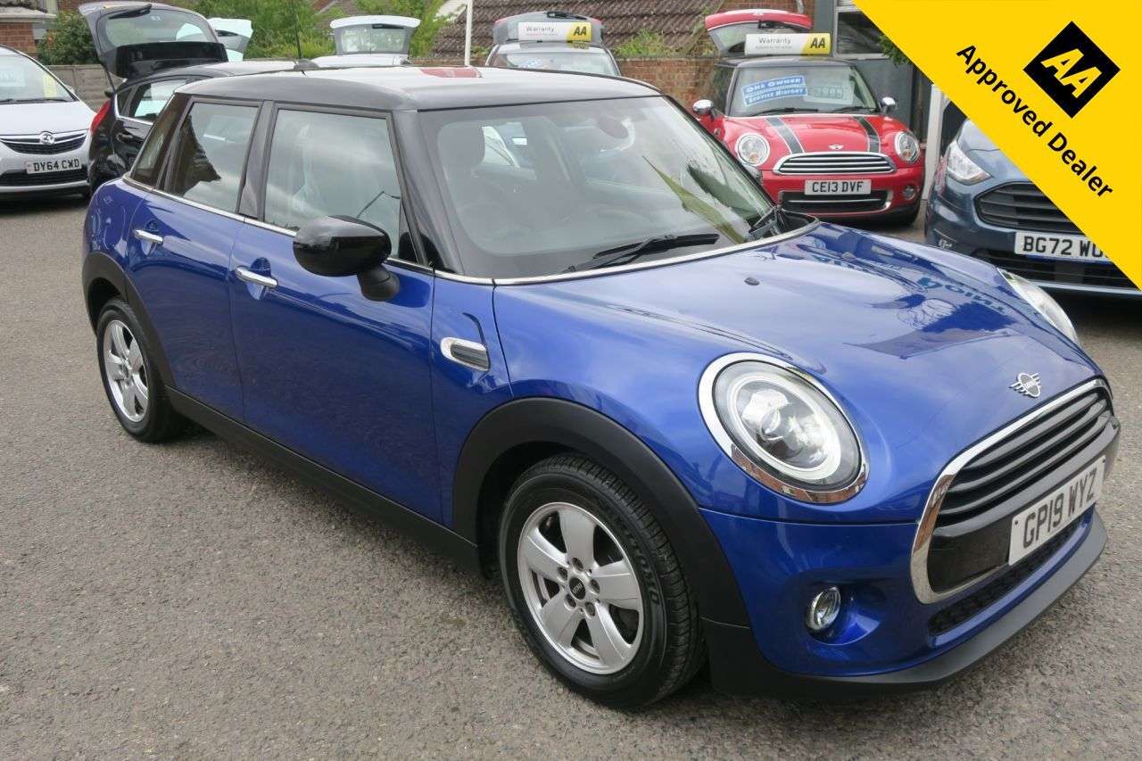 A 2019 MINI HATCH 1.5 Cooper Classic Hatchback 5dr Petrol Steptronic Euro 6 (s/s) (136 ps) AU A 2019 MINI HATCH 1.5 Cooper Classic Hatchback 5dr Petrol Steptronic Euro 6 (s/s) (136 ps) AU