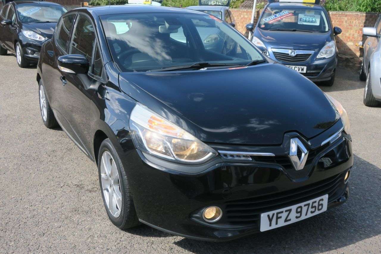 A 2015 RENAULT CLIO 1.2 16V Dynamique Nav Hatchback 5dr Petrol Manual Euro 6 (75 ps) A 2015 RENAULT CLIO 1.2 16V Dynamique Nav Hatchback 5dr Petrol Manual Euro 6 (75 ps)