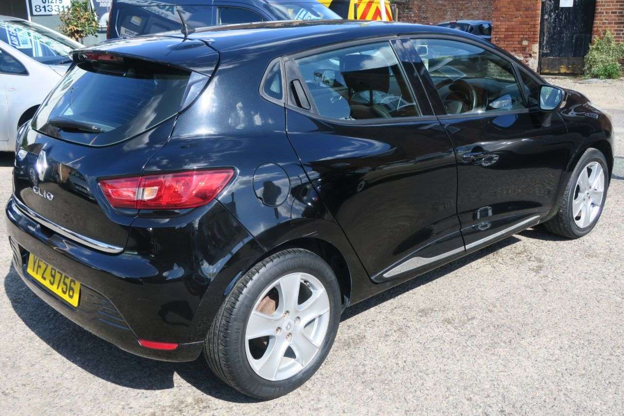 A 2015 RENAULT CLIO 1.2 16V Dynamique Nav Hatchback 5dr Petrol Manual Euro 6 (75 ps) A 2015 RENAULT CLIO 1.2 16V Dynamique Nav Hatchback 5dr Petrol Manual Euro 6 (75 ps)