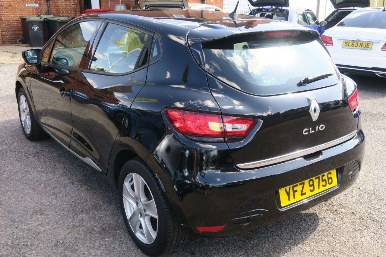 A 2015 RENAULT CLIO 1.2 16V Dynamique Nav Hatchback 5dr Petrol Manual Euro 6 (75 ps) A 2015 RENAULT CLIO 1.2 16V Dynamique Nav Hatchback 5dr Petrol Manual Euro 6 (75 ps)