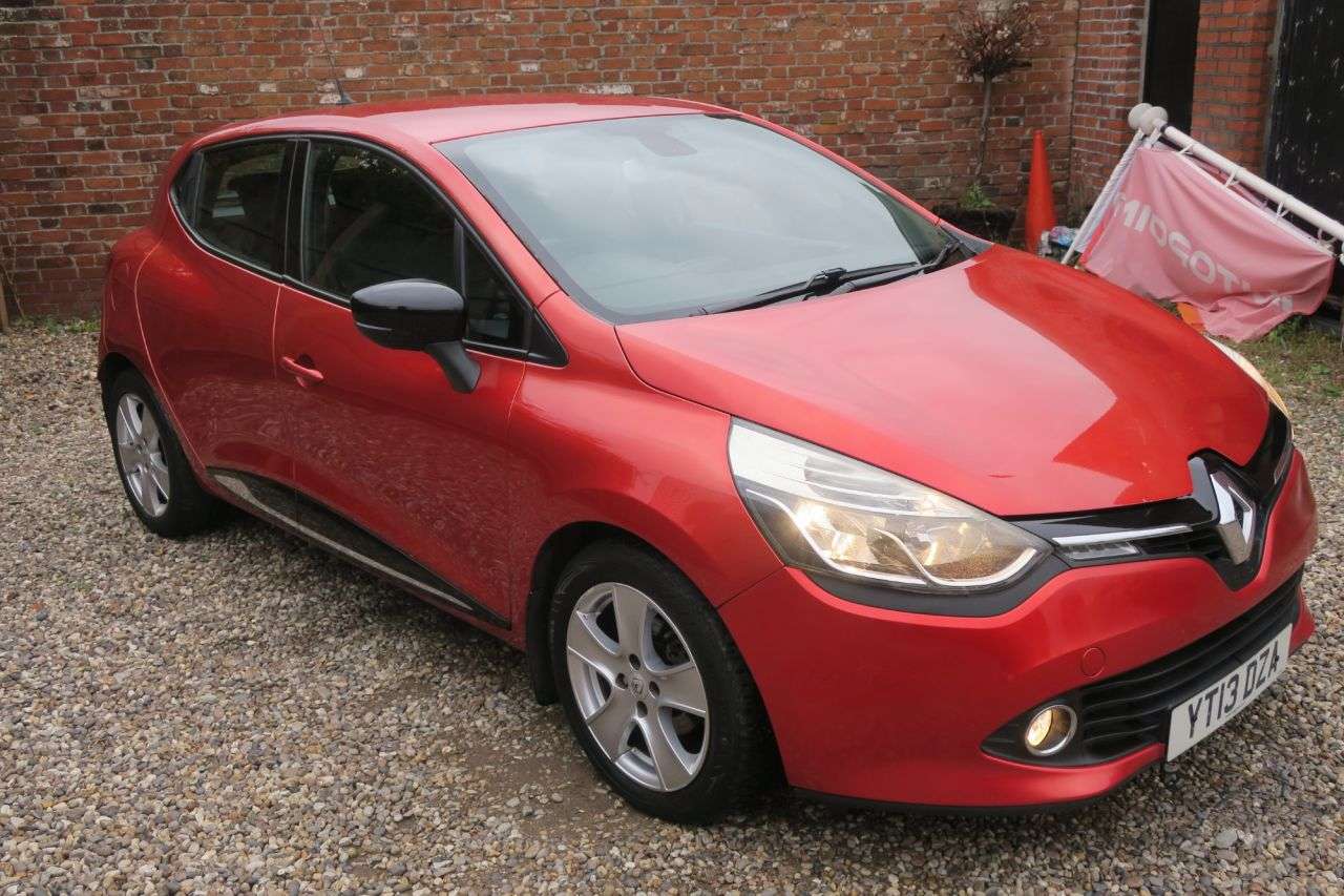 A 2013 RENAULT CLIO 1.5 dCi Dynamique MediaNav Hatchback 5dr Diesel Manual Euro 5 (s/s) (90 ps) A 2013 RENAULT CLIO 1.5 dCi Dynamique MediaNav Hatchback 5dr Diesel Manual Euro 5 (s/s) (90 ps)