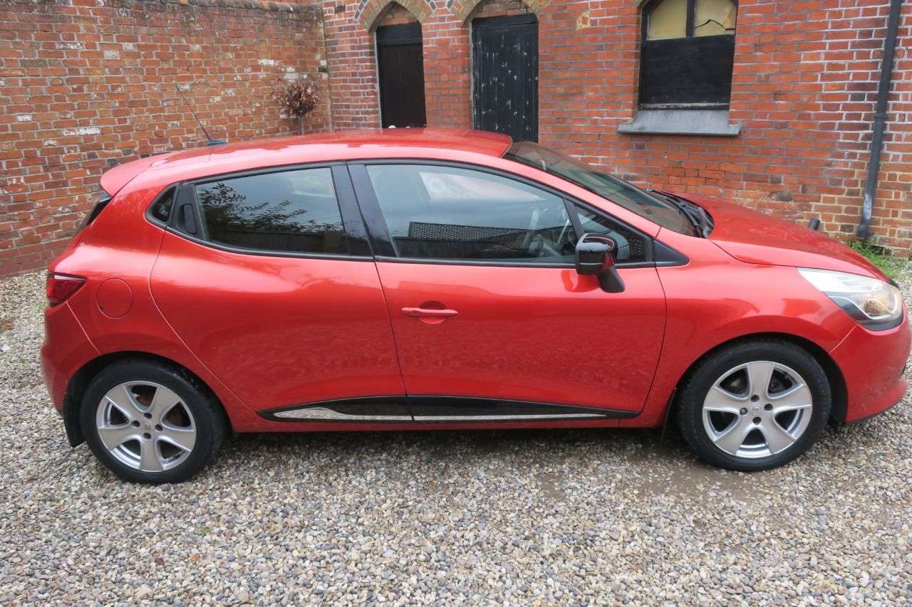 A 2013 RENAULT CLIO 1.5 dCi Dynamique MediaNav Hatchback 5dr Diesel Manual Euro 5 (s/s) (90 ps) A 2013 RENAULT CLIO 1.5 dCi Dynamique MediaNav Hatchback 5dr Diesel Manual Euro 5 (s/s) (90 ps)