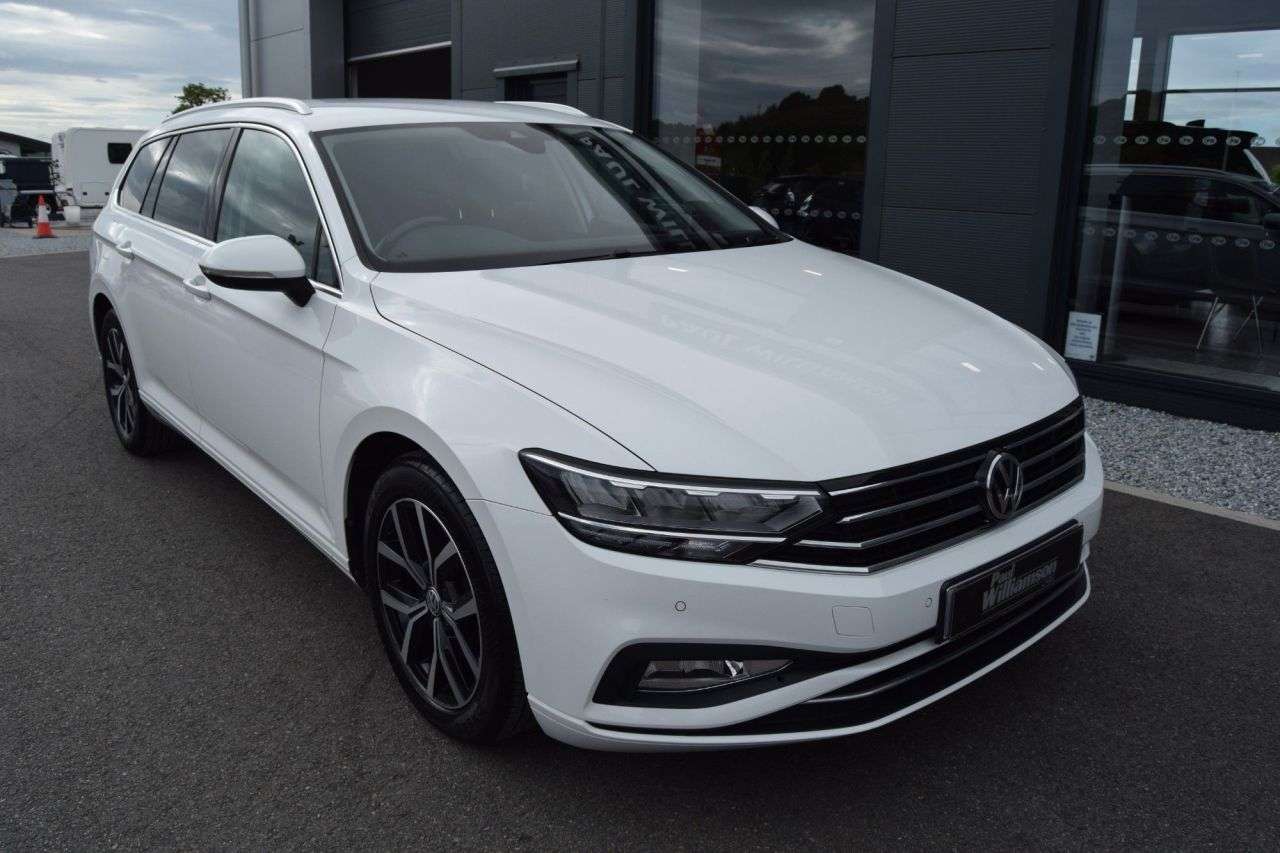 A 2019 VOLKSWAGEN PASSAT 1.6 TDI SEL Estate 5dr Diesel DSG Euro 6 (s/s) (120 ps) A 2019 VOLKSWAGEN PASSAT 1.6 TDI SEL Estate 5dr Diesel DSG Euro 6 (s/s) (120 ps)