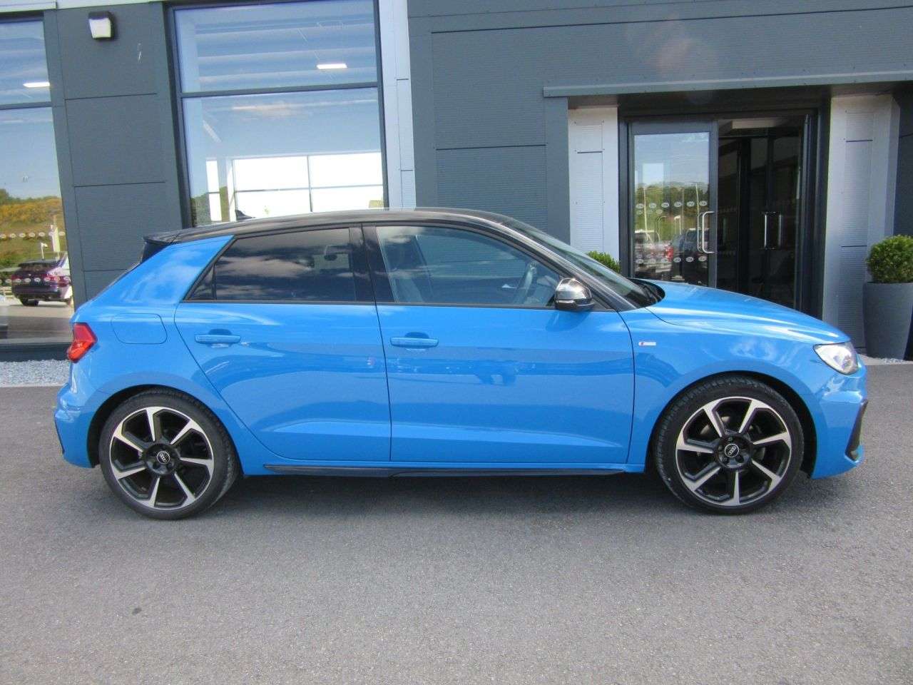 A 2021 AUDI A1 1.0 TFSI 30 Black Edition Sportback 5dr Petrol Manual Euro 6 (s/s) (110 ps) A 2021 AUDI A1 1.0 TFSI 30 Black Edition Sportback 5dr Petrol Manual Euro 6 (s/s) (110 ps)