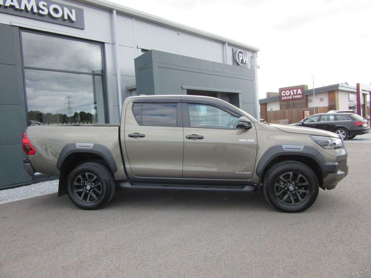 2024 TOYOTA HI-LUX 2024 TOYOTA HI-LUX