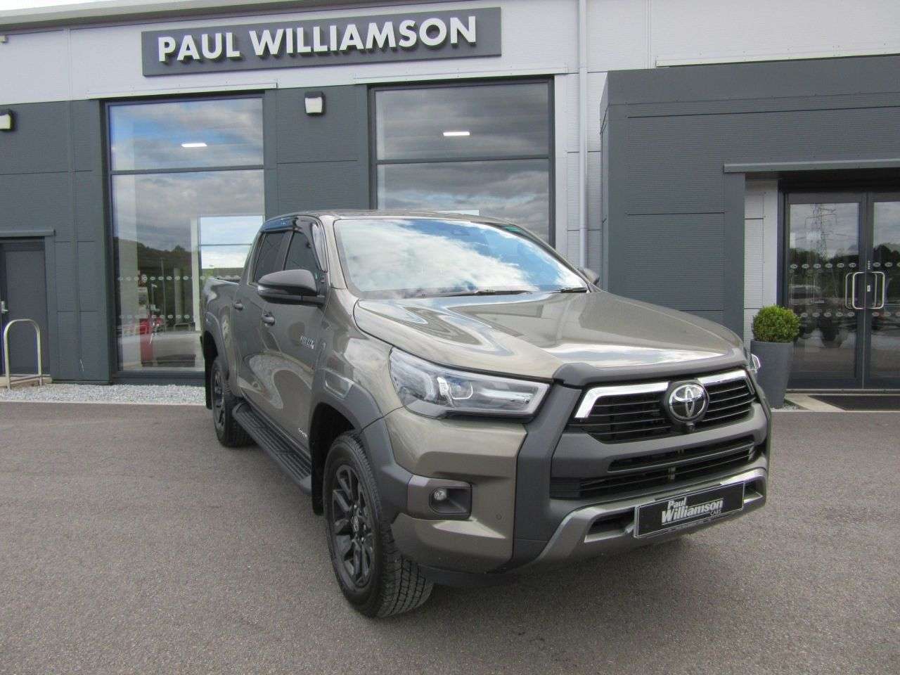 A 2024 TOYOTA HI-LUX 2.8 D-4D Invincible X Pickup Double Cab 4dr Diesel Auto 4WD Euro 6 (s/s) (2 A 2024 TOYOTA HI-LUX 2.8 D-4D Invincible X Pickup Double Cab 4dr Diesel Auto 4WD Euro 6 (s/s) (2