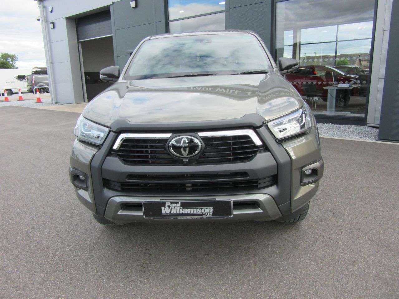 A 2024 TOYOTA HI-LUX 2.8 D-4D Invincible X Pickup Double Cab 4dr Diesel Auto 4WD Euro 6 (s/s) (2 A 2024 TOYOTA HI-LUX 2.8 D-4D Invincible X Pickup Double Cab 4dr Diesel Auto 4WD Euro 6 (s/s) (2
