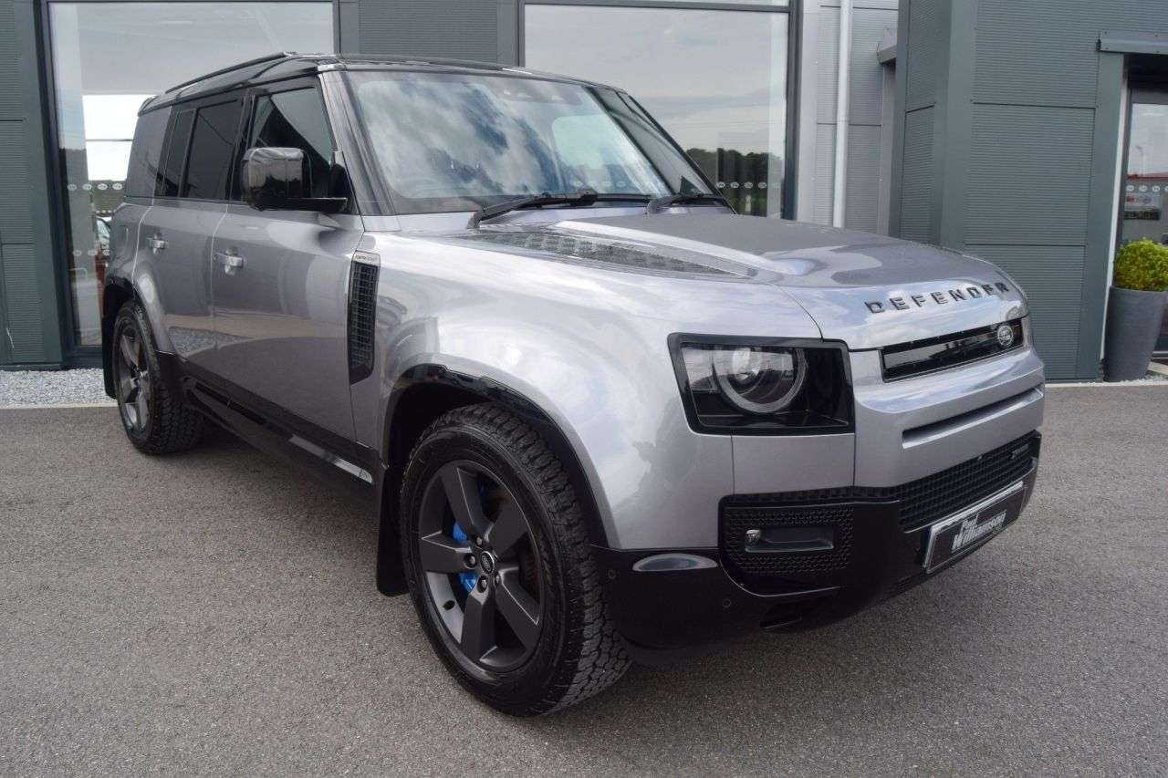 A 2016 LAND ROVER DEFENDER 3.0 D300 MHEV X-Dynamic HSE Hard Top SUV 5dr Diesel Auto 4WD MWB Euro 6 (s/ A 2016 LAND ROVER DEFENDER 3.0 D300 MHEV X-Dynamic HSE Hard Top SUV 5dr Diesel Auto 4WD MWB Euro 6 (s/