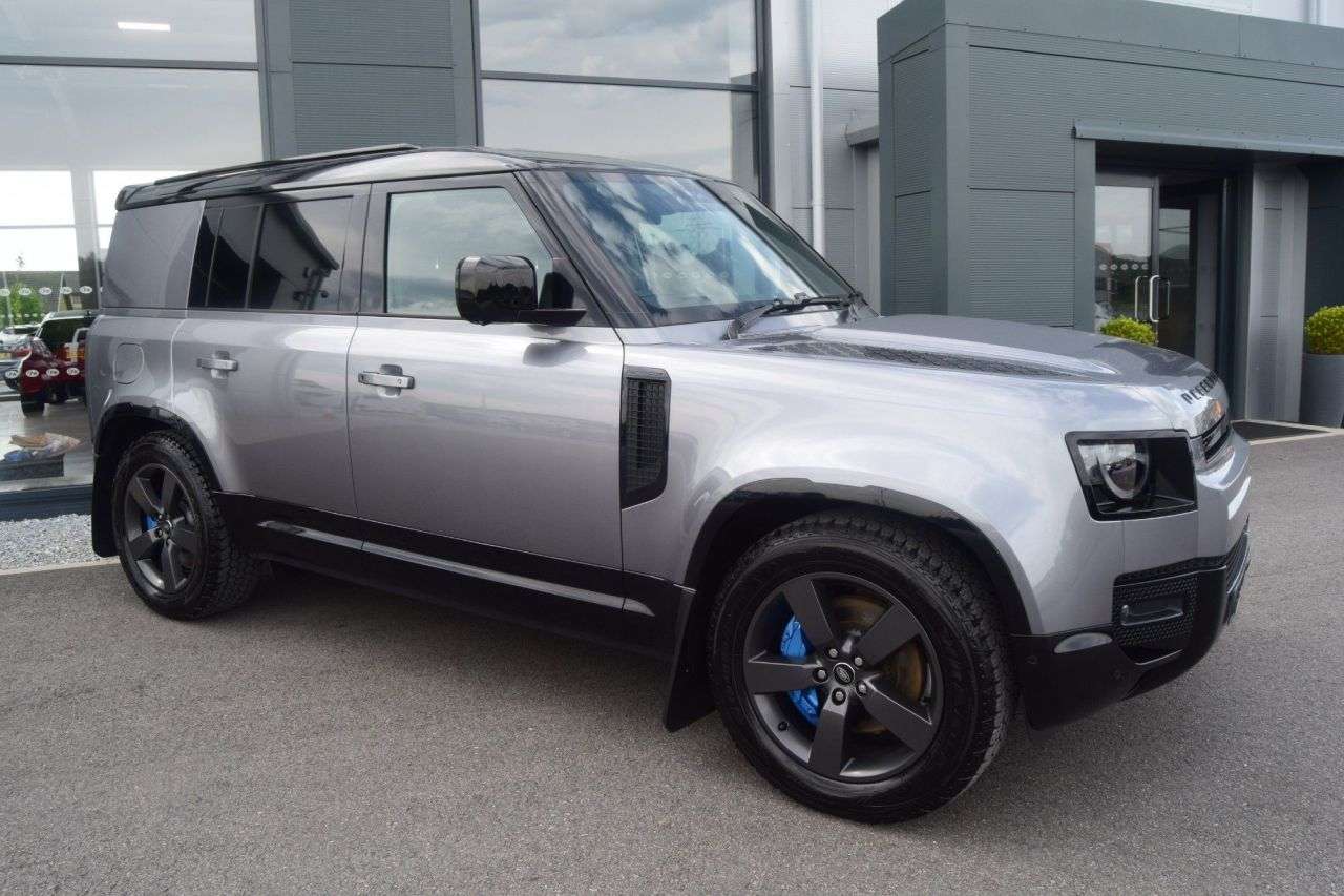 A 2016 LAND ROVER DEFENDER 3.0 D300 MHEV X-Dynamic HSE Hard Top SUV 5dr Diesel Auto 4WD MWB Euro 6 (s/ A 2016 LAND ROVER DEFENDER 3.0 D300 MHEV X-Dynamic HSE Hard Top SUV 5dr Diesel Auto 4WD MWB Euro 6 (s/