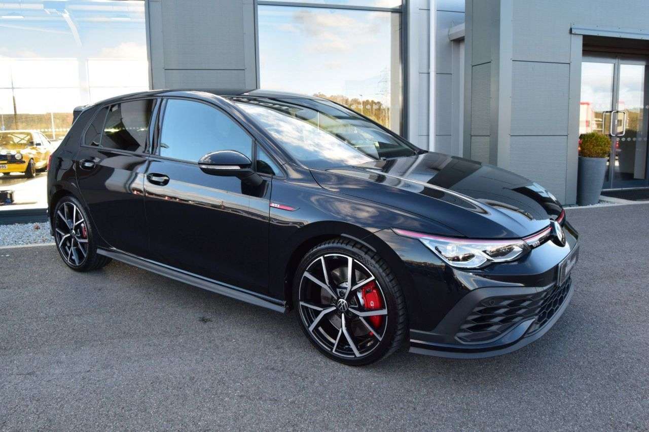 A 2023 VOLKSWAGEN GOLF 2.0 TSI GTI Clubsport Hatchback 5dr Petrol DSG Euro 6 (s/s) (300 ps) A 2023 VOLKSWAGEN GOLF 2.0 TSI GTI Clubsport Hatchback 5dr Petrol DSG Euro 6 (s/s) (300 ps)