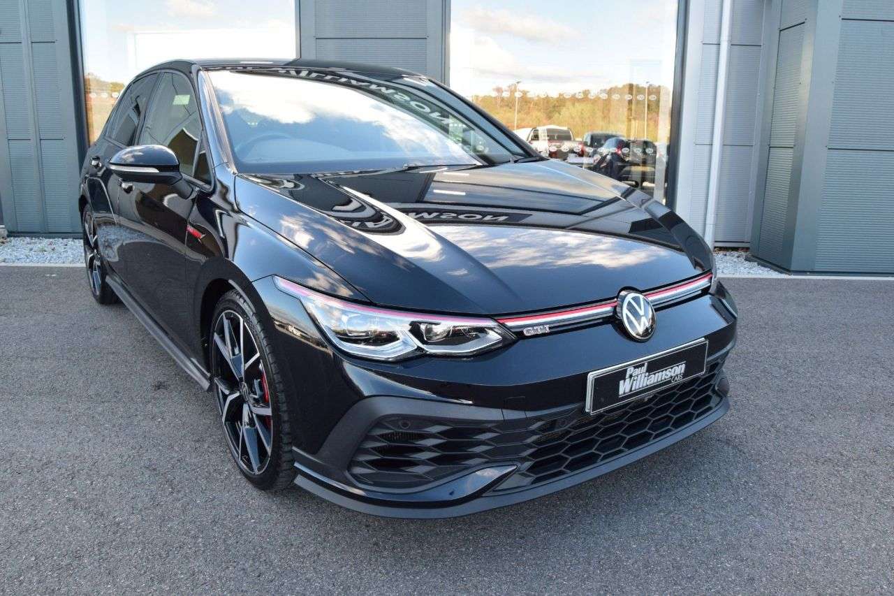 A 2023 VOLKSWAGEN GOLF 2.0 TSI GTI Clubsport Hatchback 5dr Petrol DSG Euro 6 (s/s) (300 ps) A 2023 VOLKSWAGEN GOLF 2.0 TSI GTI Clubsport Hatchback 5dr Petrol DSG Euro 6 (s/s) (300 ps)