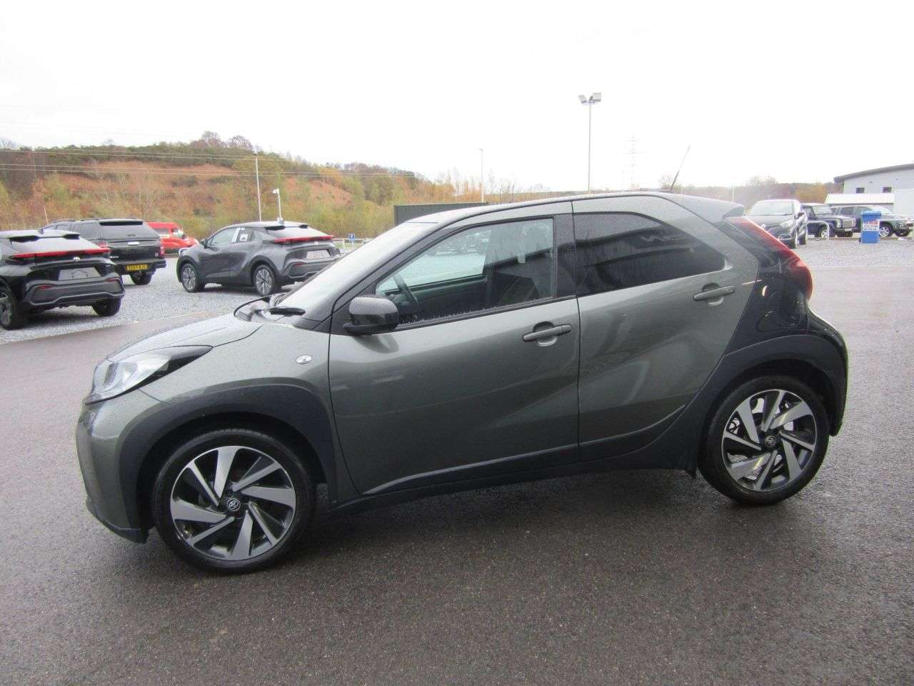 A 2023 TOYOTA AYGO X 1.0 VVT-i Edge Hatchback 5dr Petrol Manual Euro 6 (s/s) (72 ps) A 2023 TOYOTA AYGO X 1.0 VVT-i Edge Hatchback 5dr Petrol Manual Euro 6 (s/s) (72 ps)