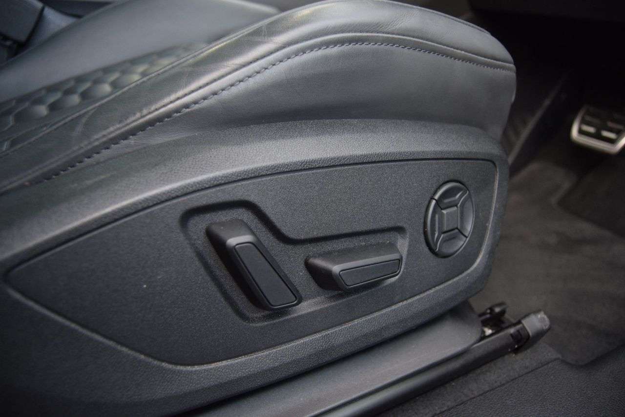 null AUDI RS Q3 null AUDI RS Q3