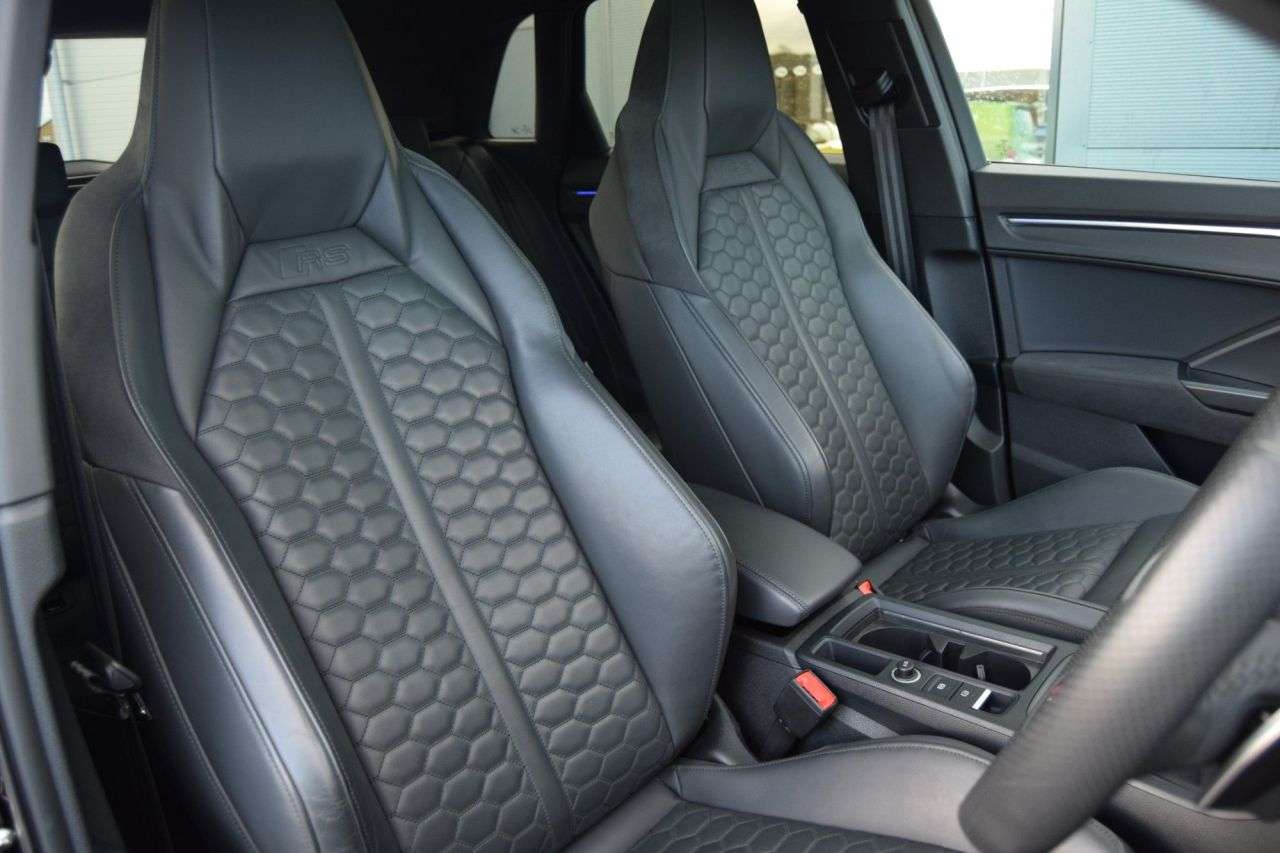 null AUDI RS Q3 null AUDI RS Q3