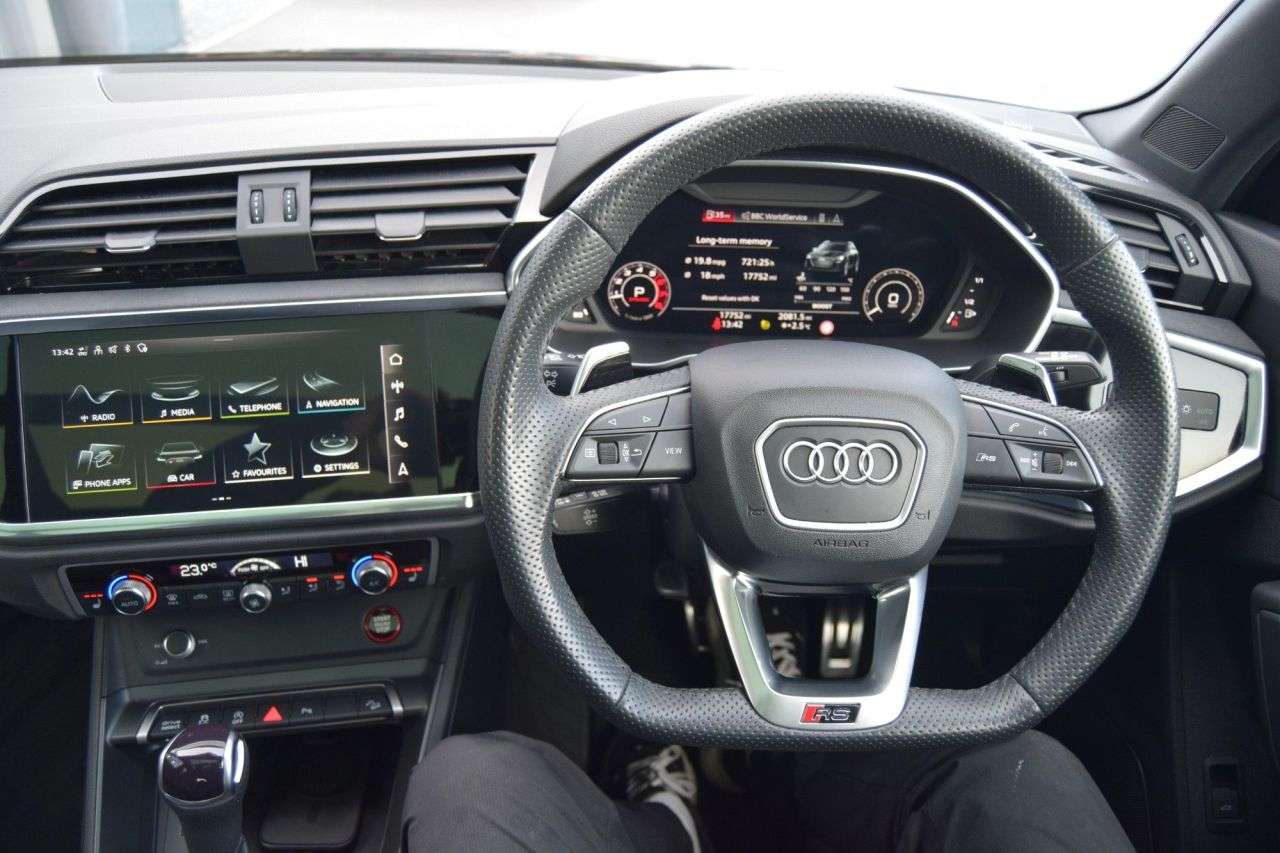 null AUDI RS Q3 null AUDI RS Q3