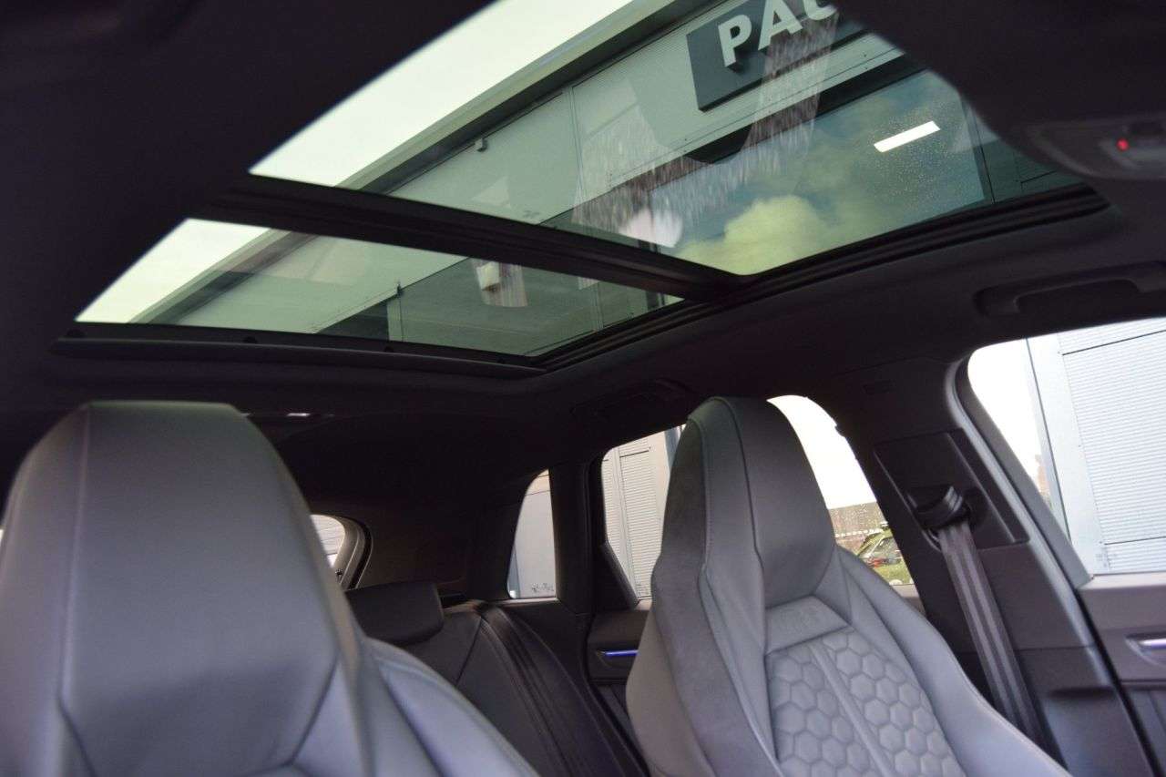 null AUDI RS Q3 null AUDI RS Q3