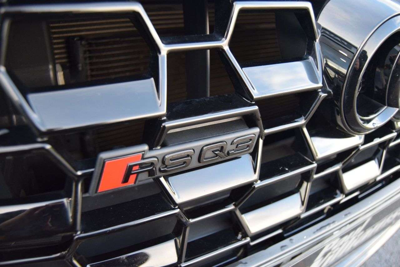 null AUDI RS Q3 null AUDI RS Q3