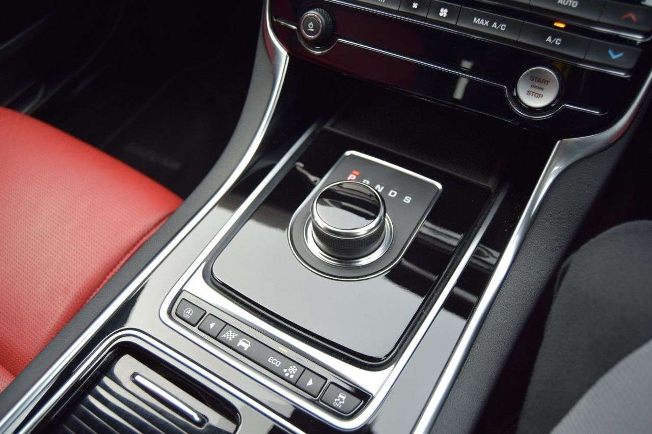 2021 JAGUAR XE 2021 JAGUAR XE