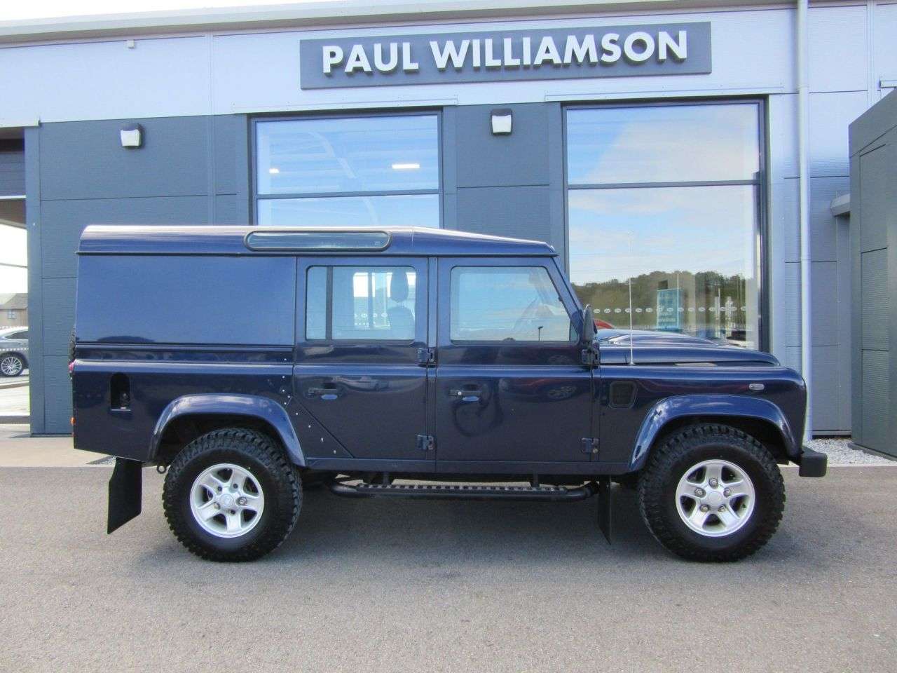 A 2014 LAND ROVER DEFENDER 2.2 TDCi XS Utility Wagon Double Cab 5dr Diesel Manual 4WD MWB Euro 5 (122 A 2014 LAND ROVER DEFENDER 2.2 TDCi XS Utility Wagon Double Cab 5dr Diesel Manual 4WD MWB Euro 5 (122